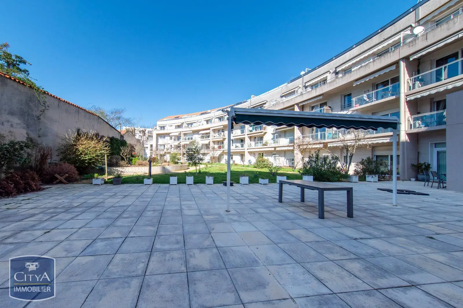 Photo 1 Appartement 1 pièce 31.82m²