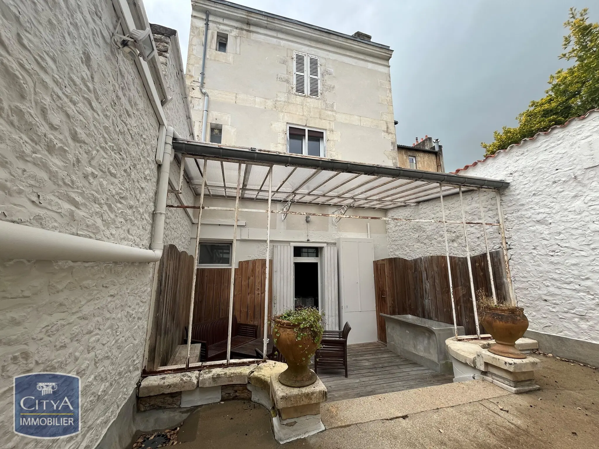 Photo 1 Immeuble 284m²