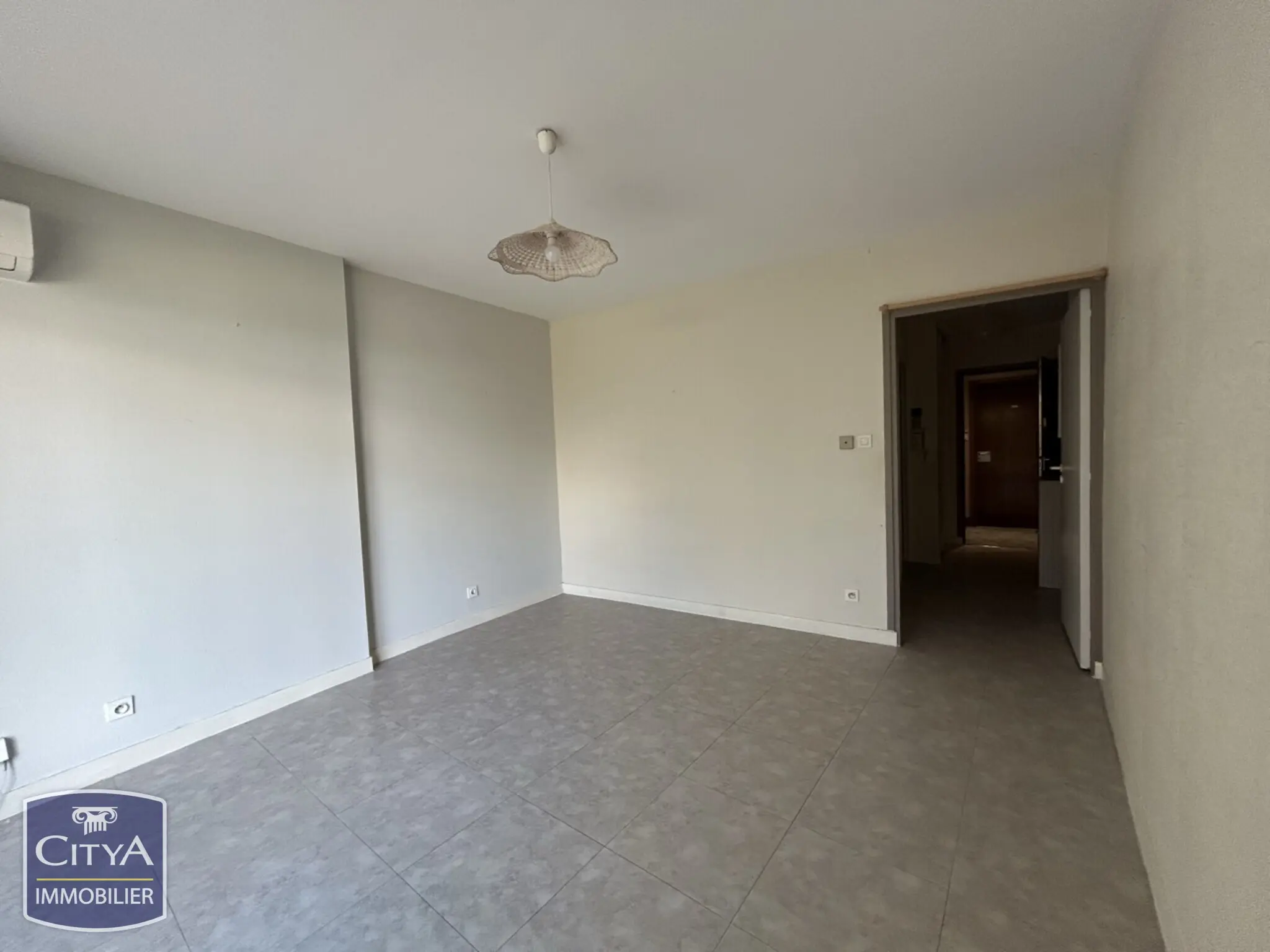 Photo 2 Appartement 1 pièce 27.7m²