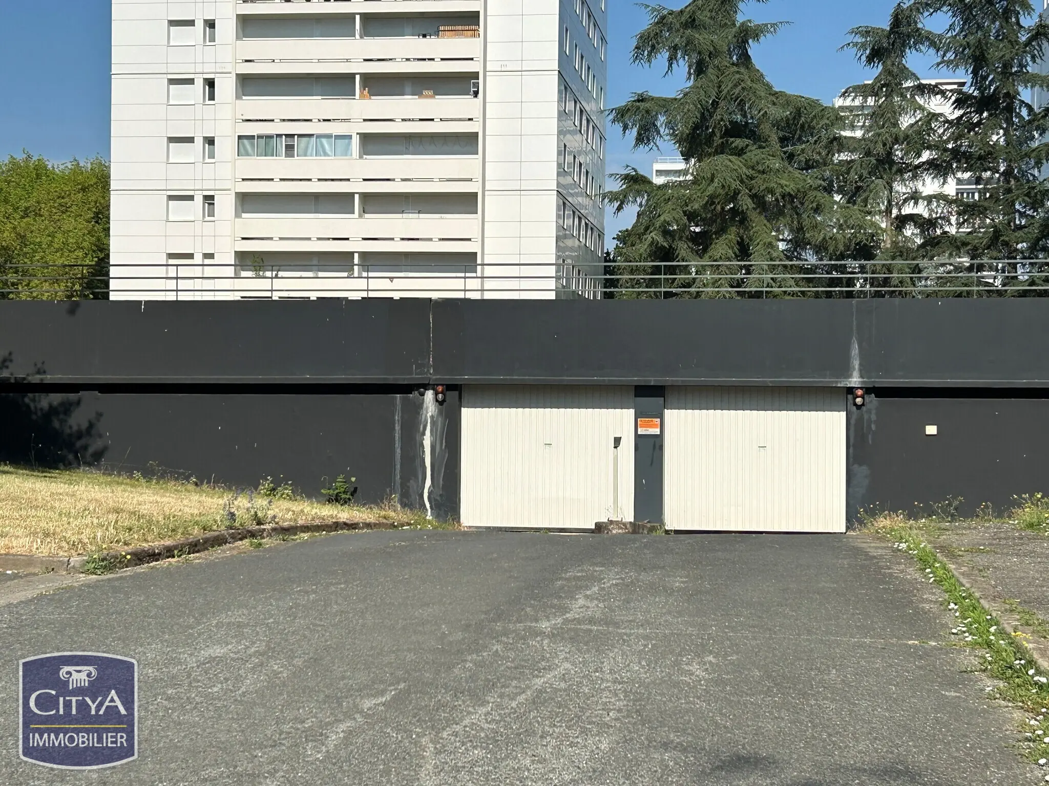 Photo 1 Parking