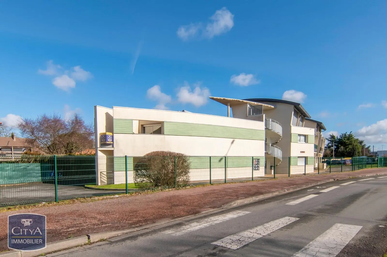 Photo 1 Appartement 1 pièce 18m²