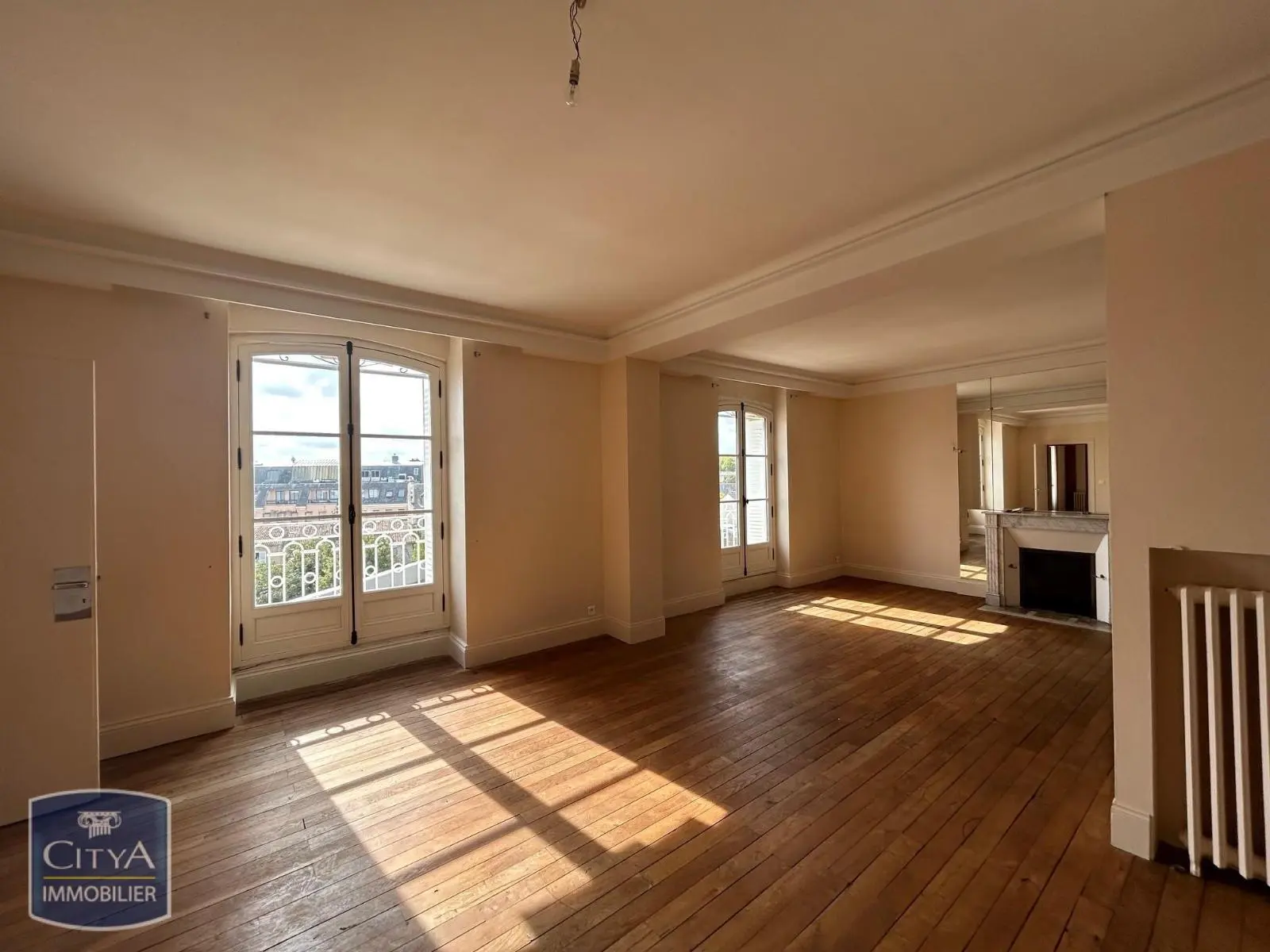 Photo 1 Appartement 6 pièces 180.14m²
