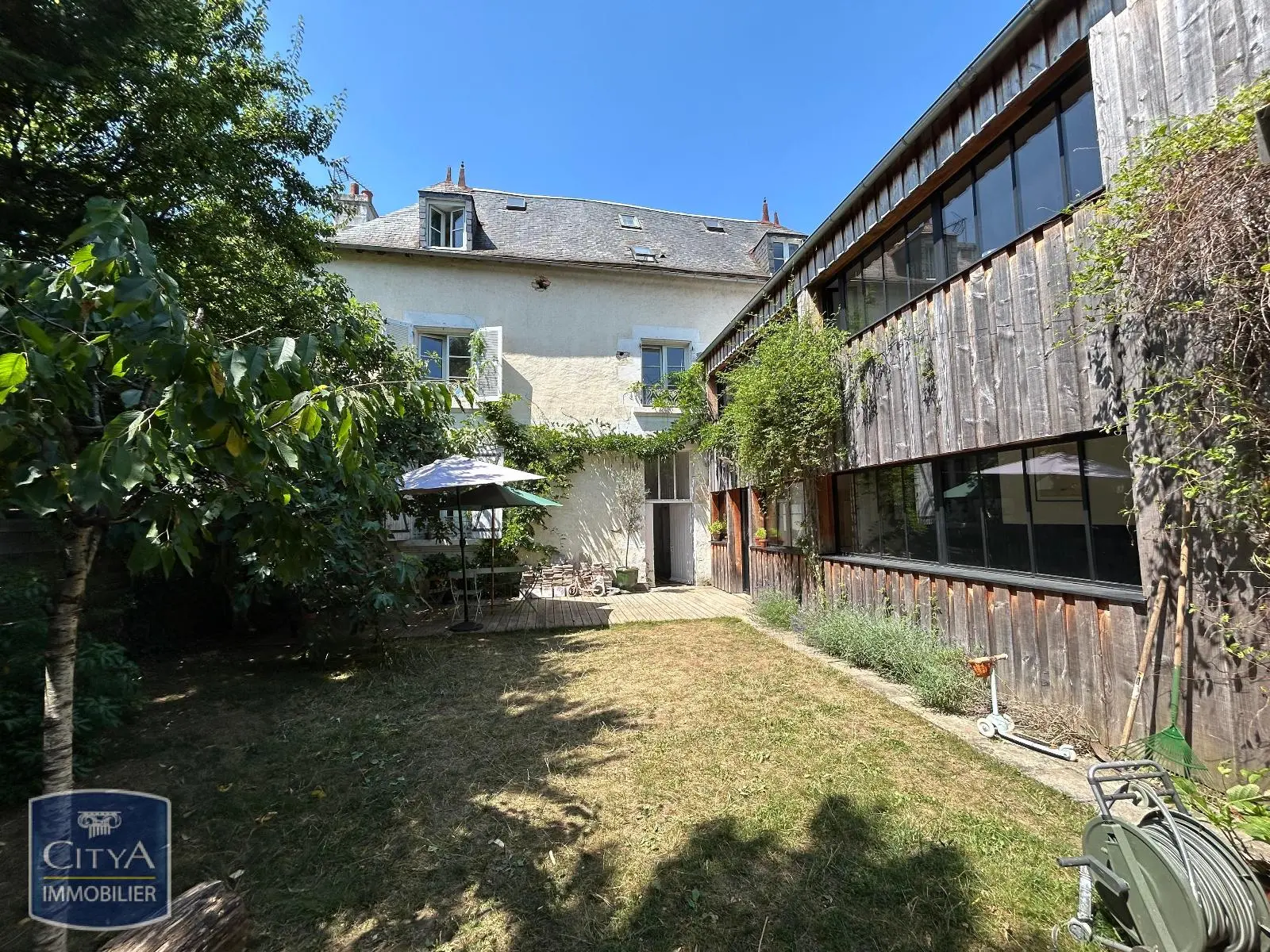 Photo 1 Maison 9 pièces 222m²