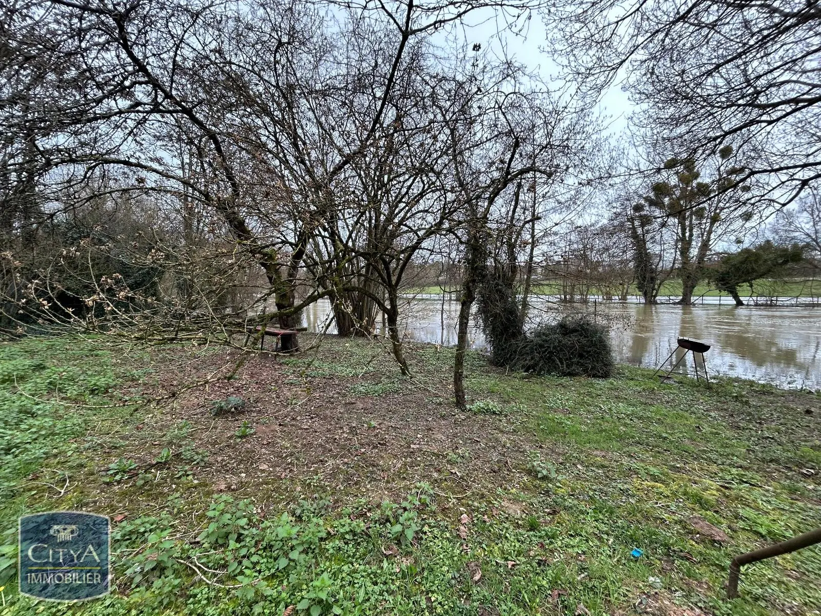 Photo 1 Terrain 251m²