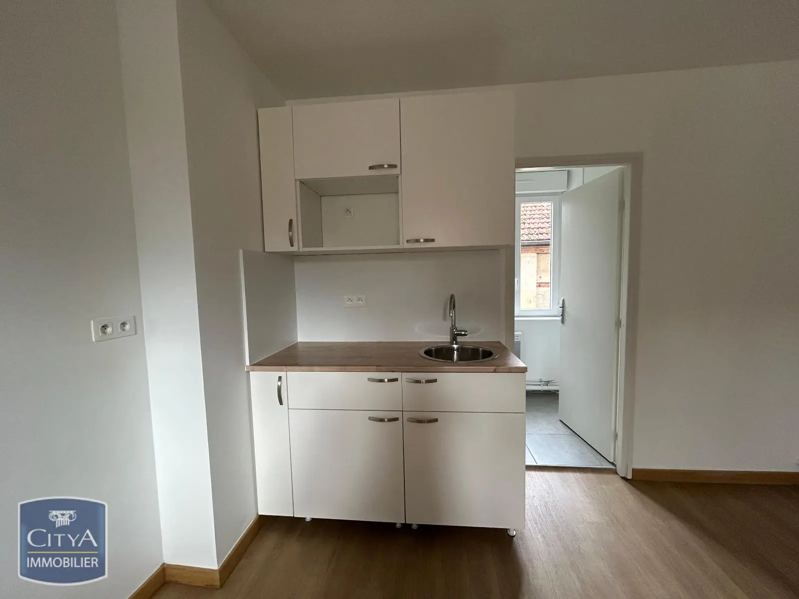 Photo 1 Appartement 1 pièce 21.93m²