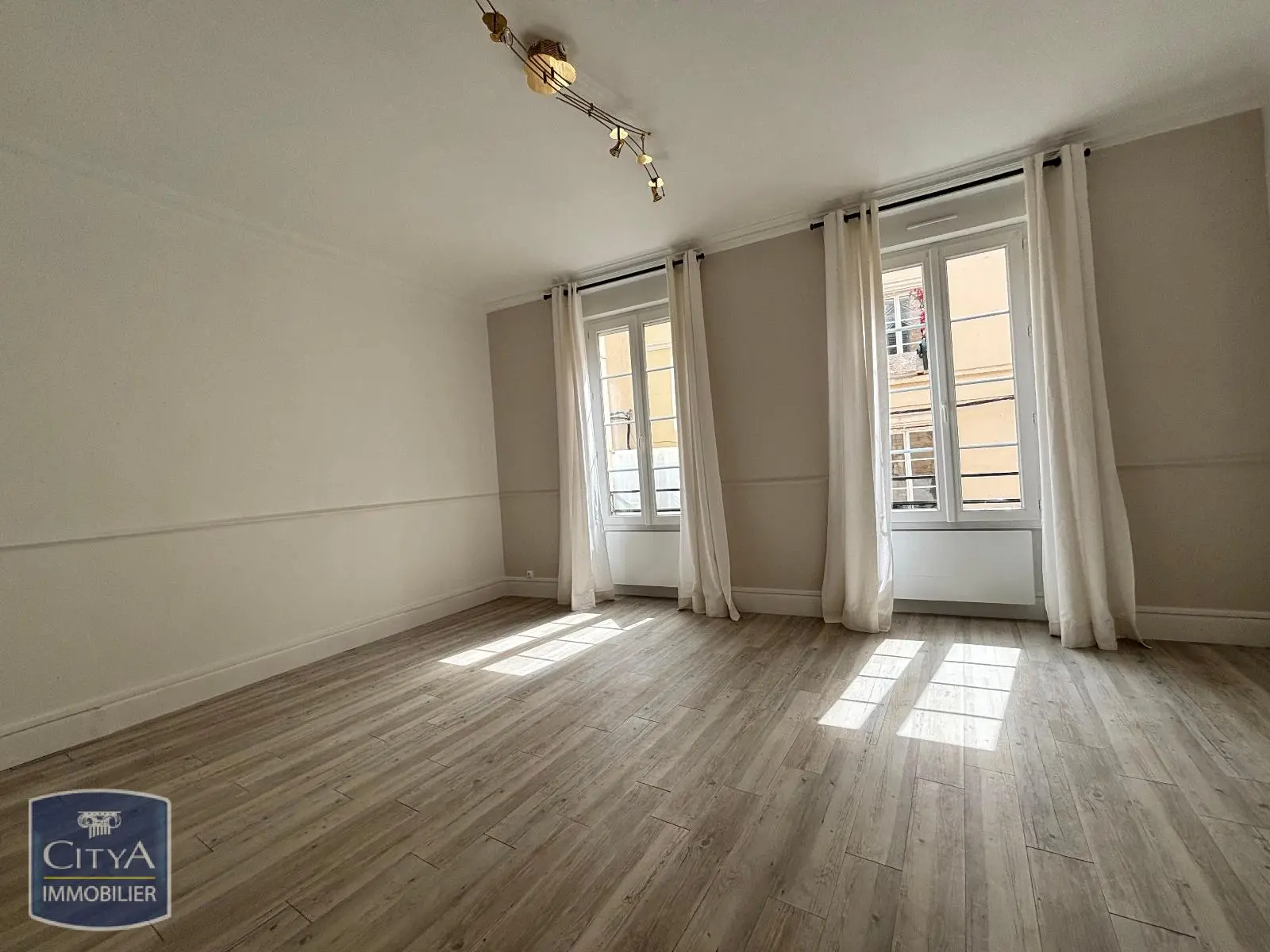 Photo 1 Appartement 5 pièces 133.82m²