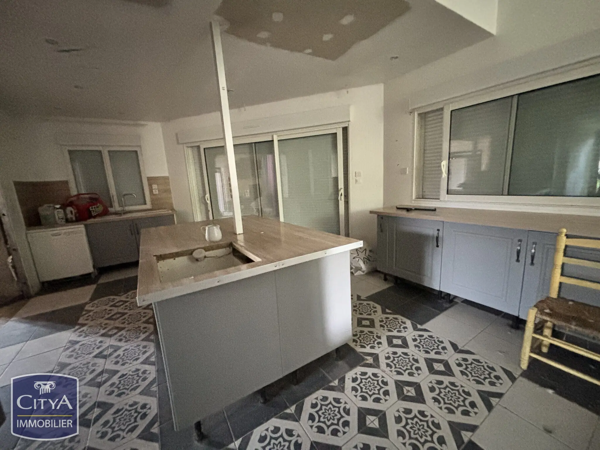 Maison 11 pièces 300 m² · à Grisolles · 300,2 m² · 173 000 €