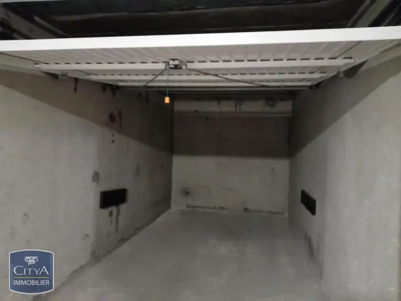Photo 1 Parking