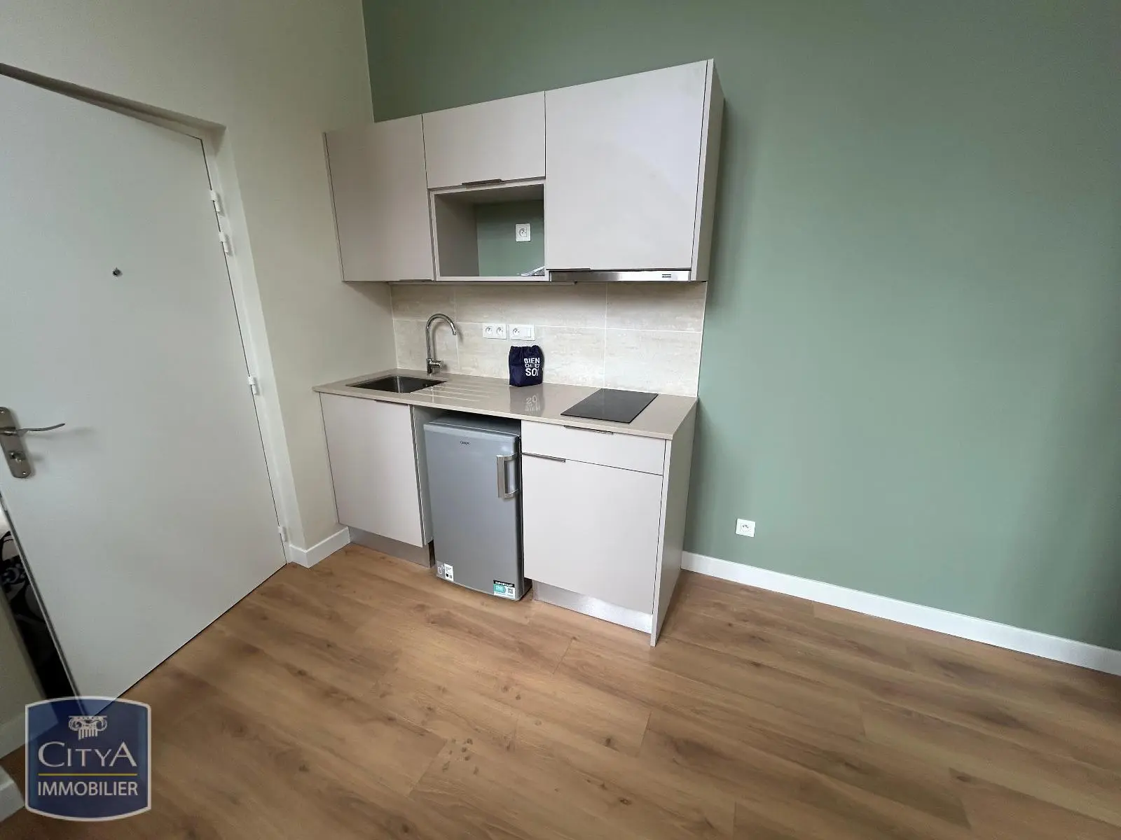 Photo 2 Appartement 1 pièce 33.74m²