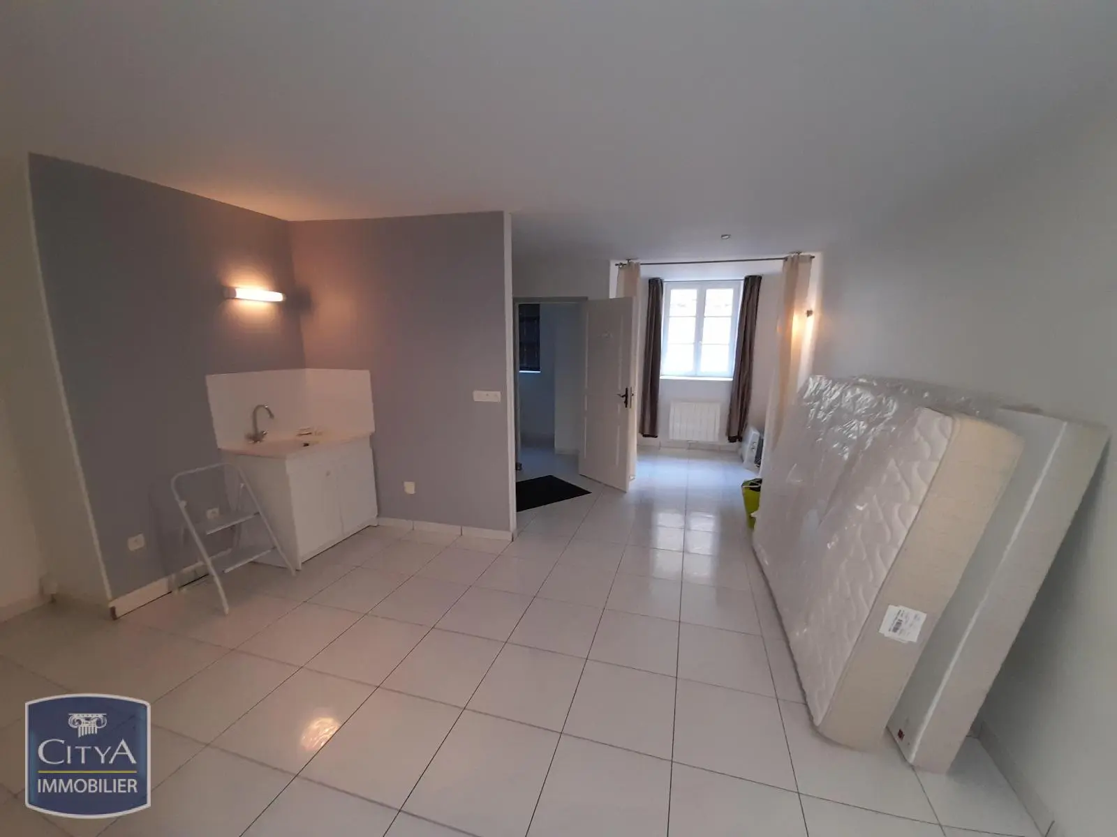 Photo 2 Appartement 1 pièce 28.5m²