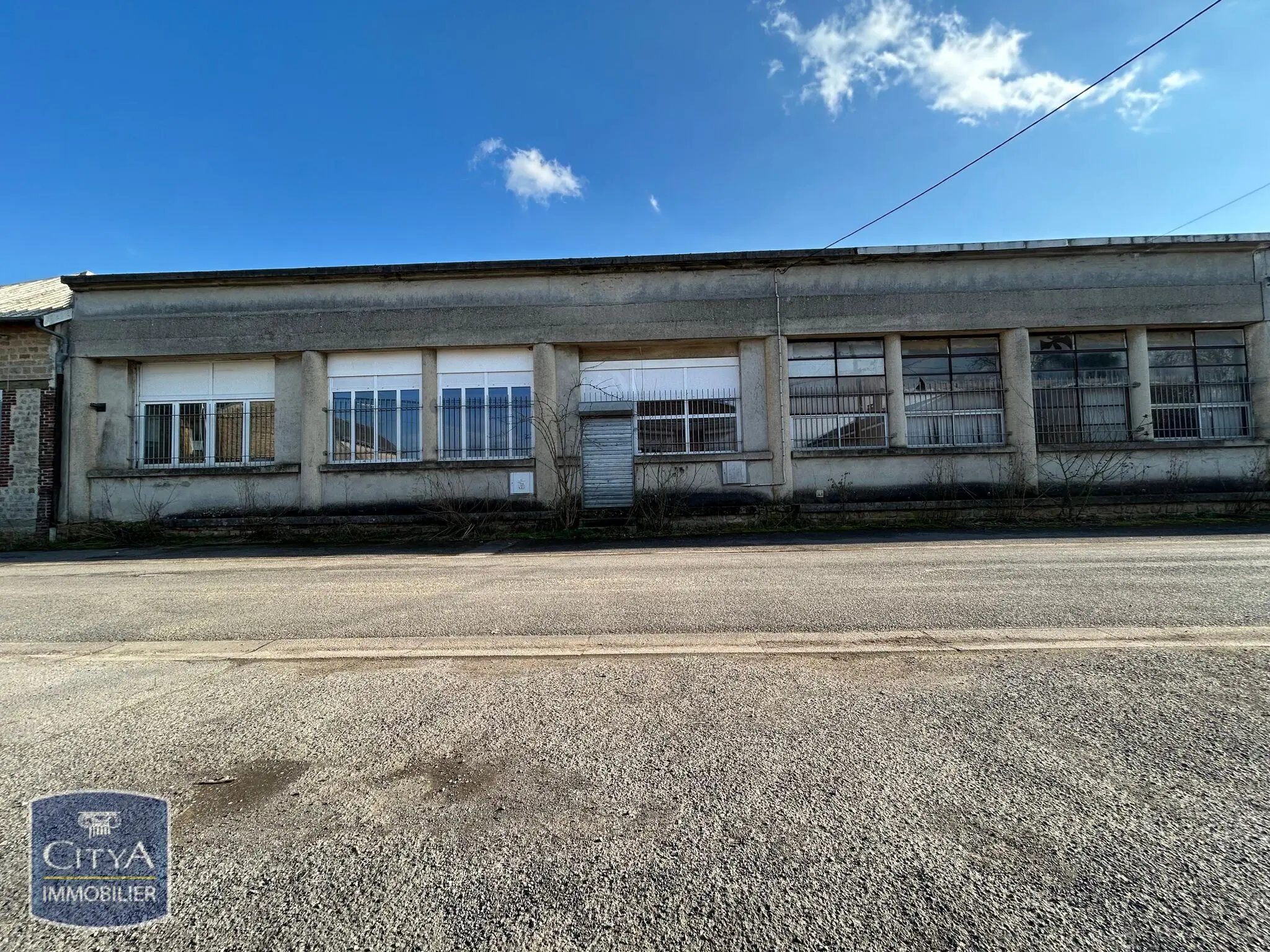Photo 1 Local Professionnel 1360m²