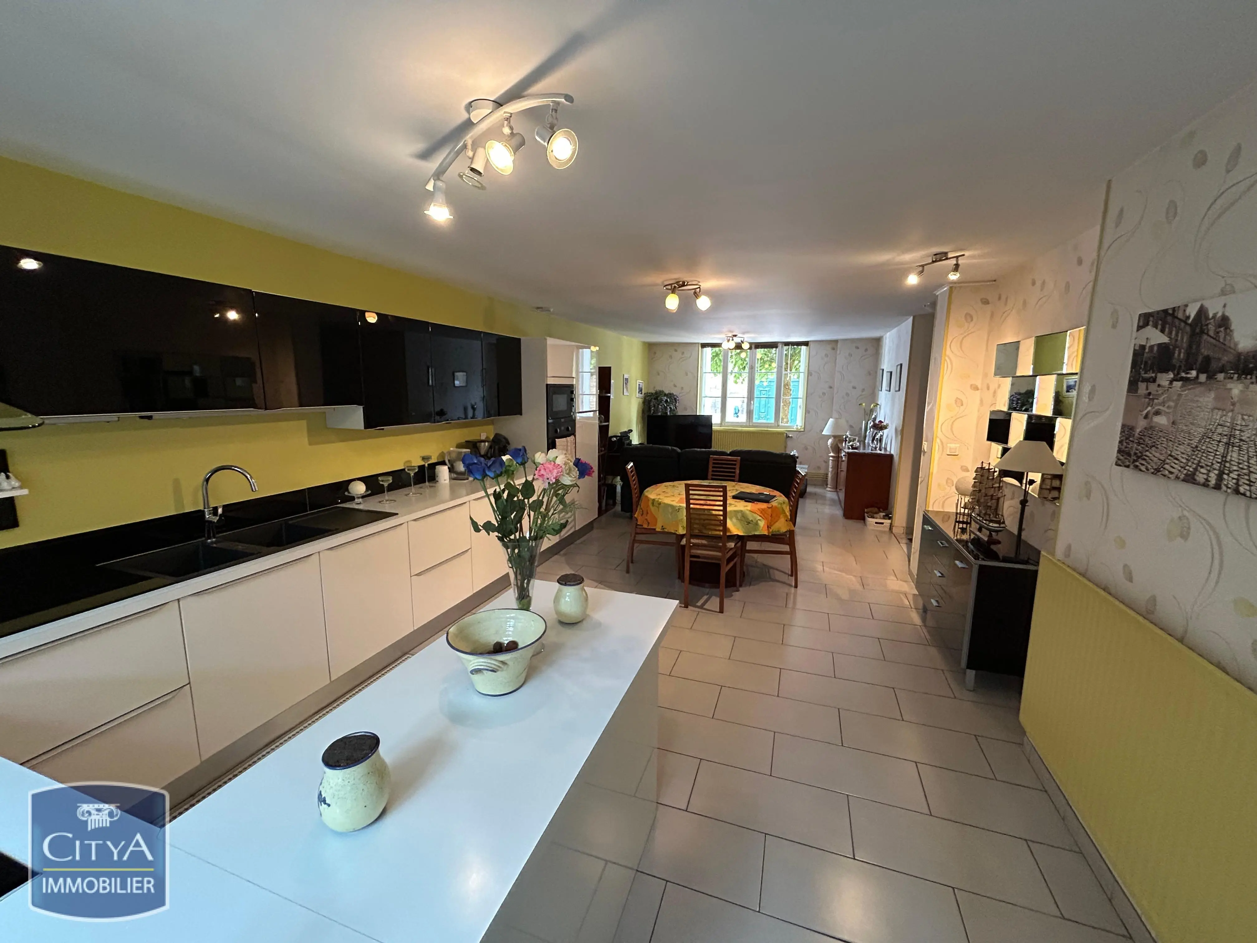 Photo 1 Appartement 4 pièces 180m²