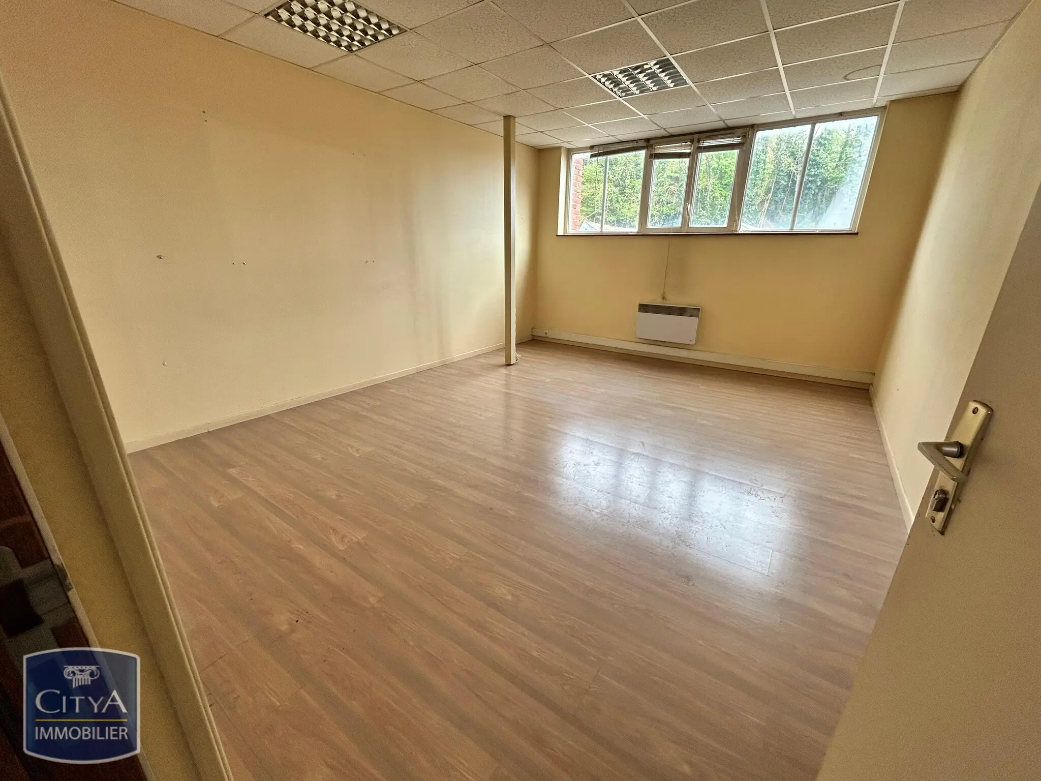 Photo 2 Local Professionnel 72.92m²