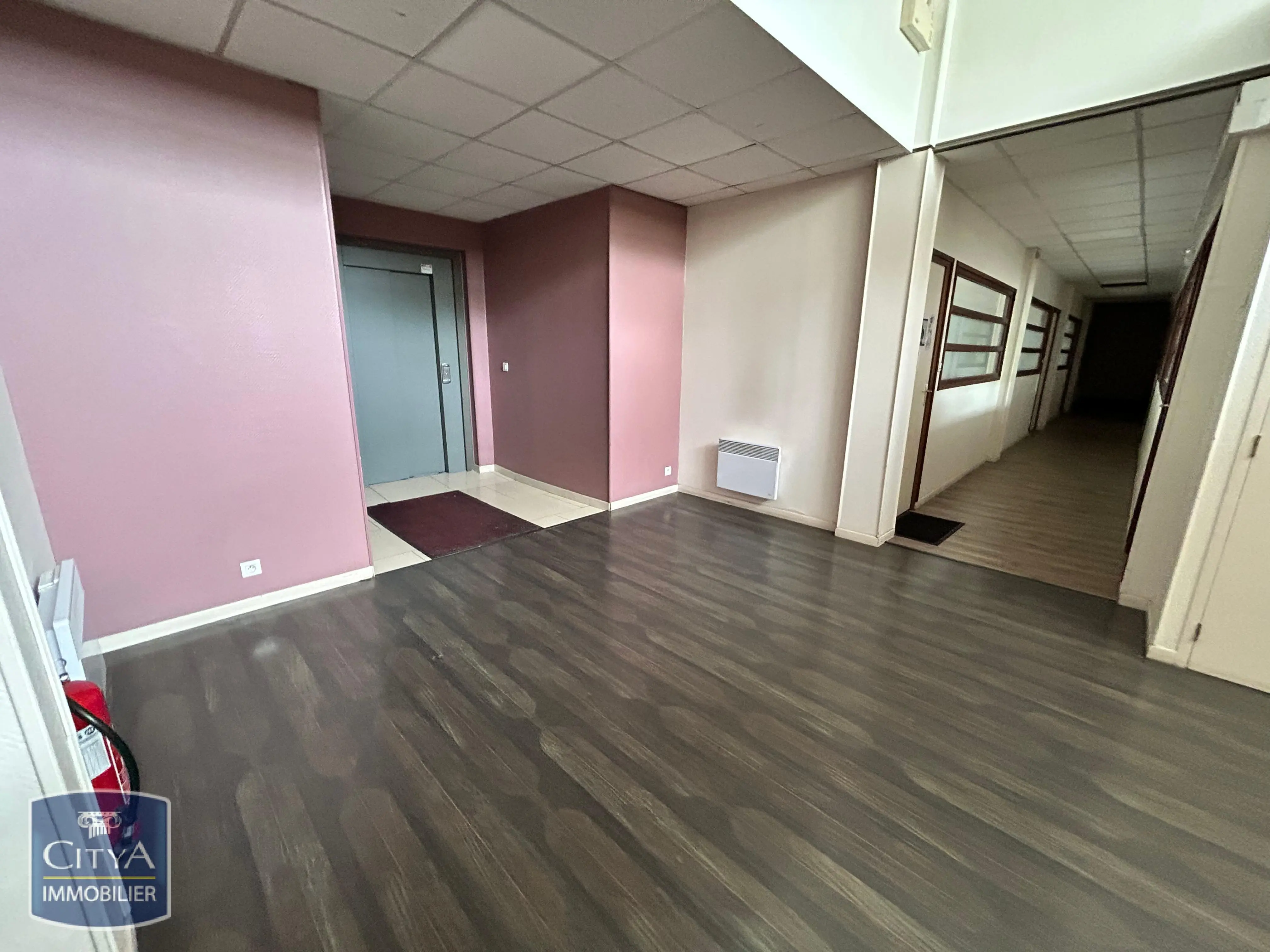 Photo 1 Local Professionnel 72.92m²