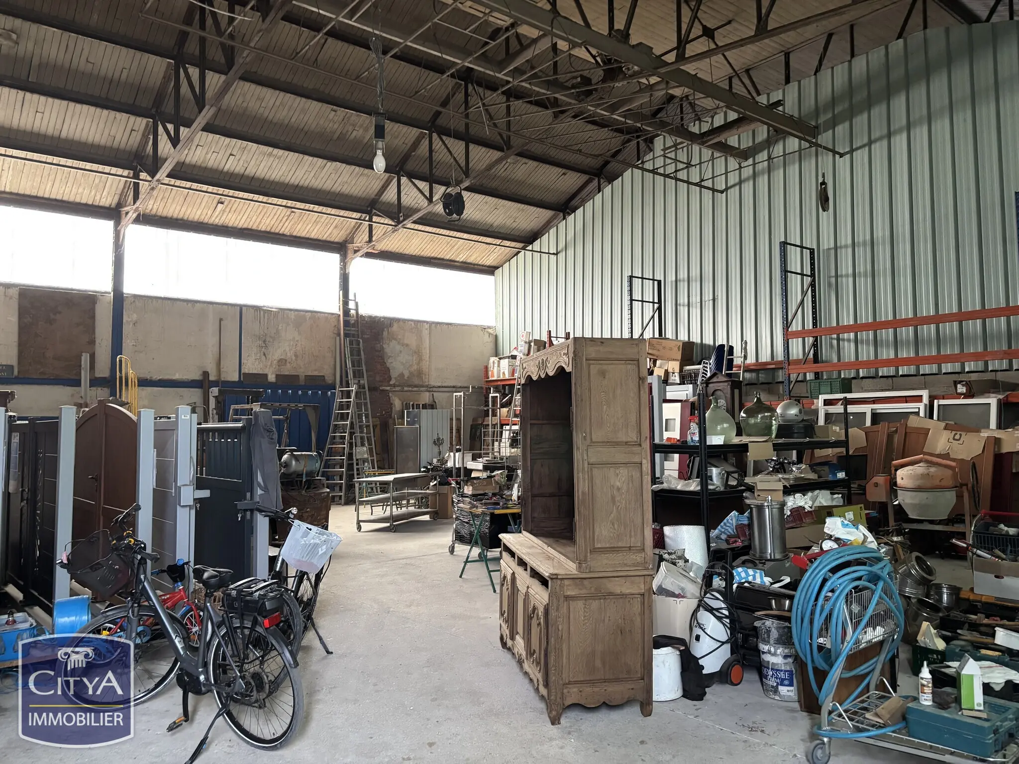 Photo 3 Local Commercial 320m²