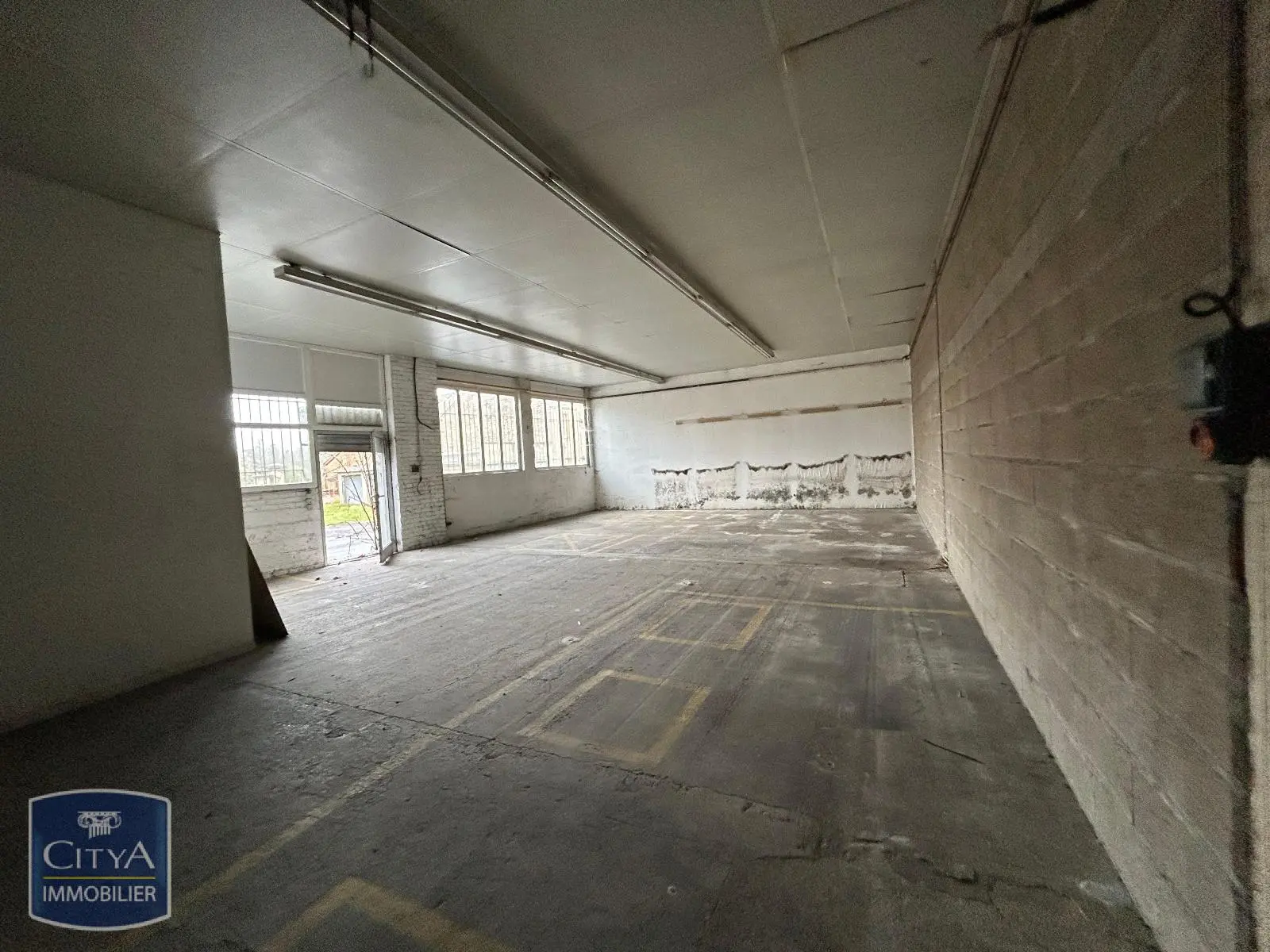 Photo 2 Local Professionnel 1360m²