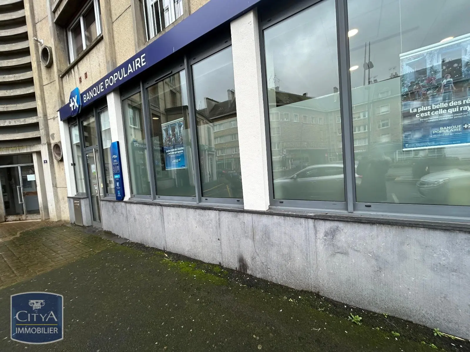 Photo 1 local commercial Sedan