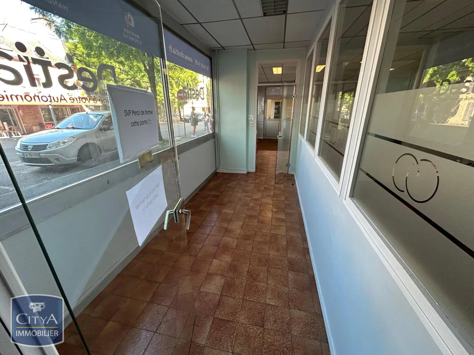 Photo 2 Local Commercial 246.6m²
