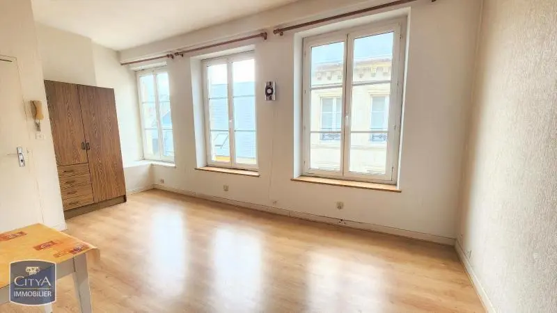 Photo 1 Appartement 1 pièce 28.73m²