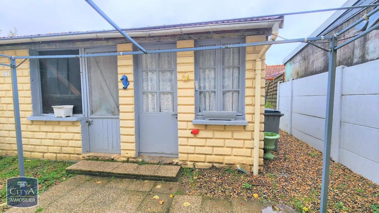 Terrasse + dépendance