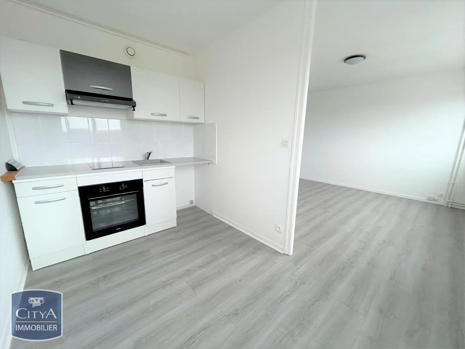Photo 2 Appartement 1 pièce 31.81m²