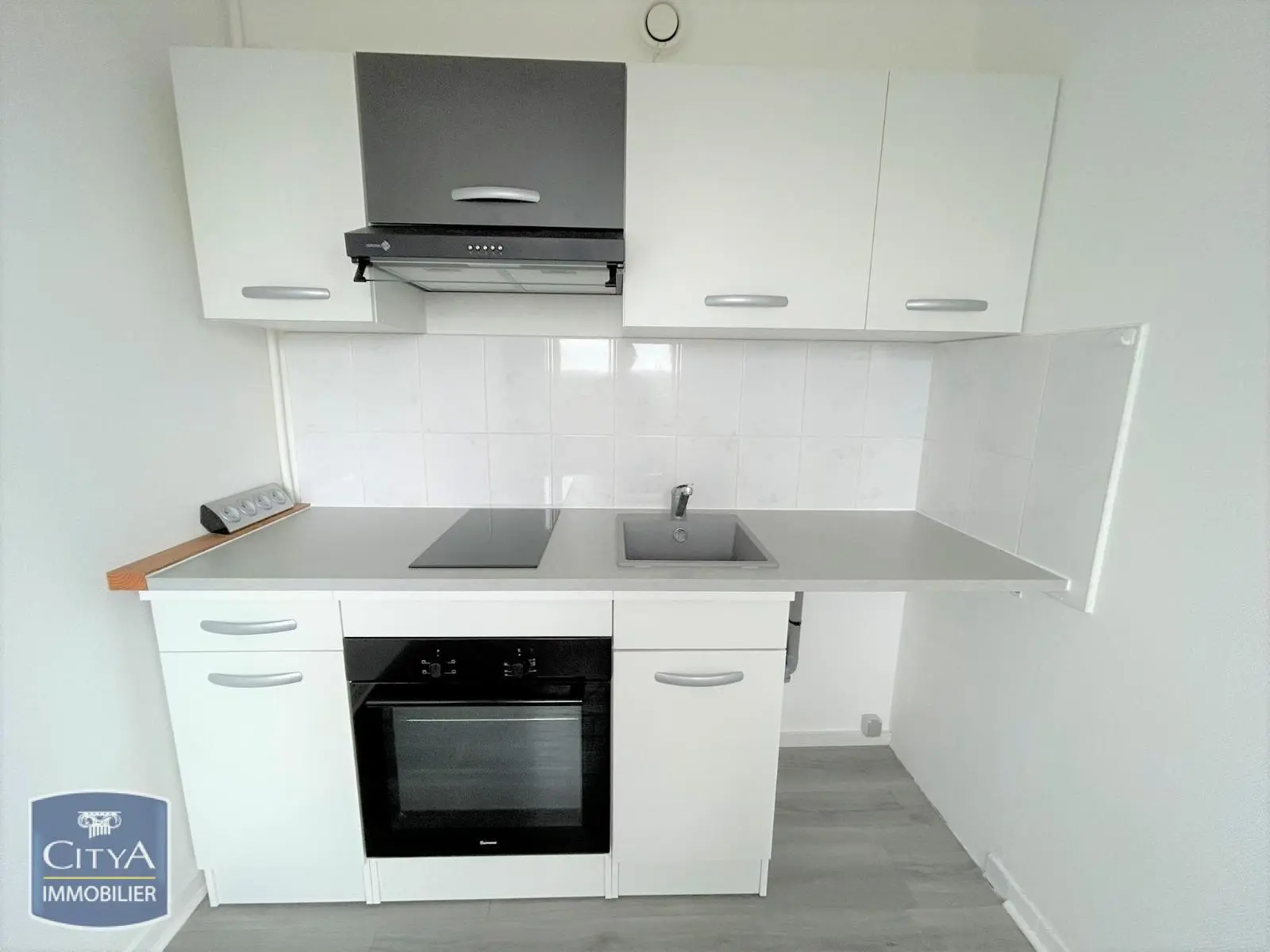 Photo 1 Appartement 1 pièce 31.81m²