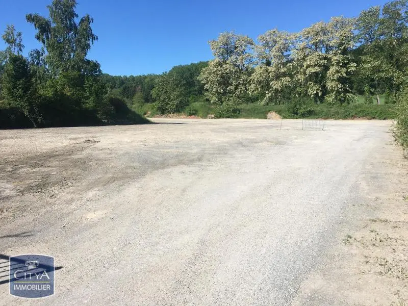 Illustration pour Terrain 8500m² Photo Terrain 8500m²