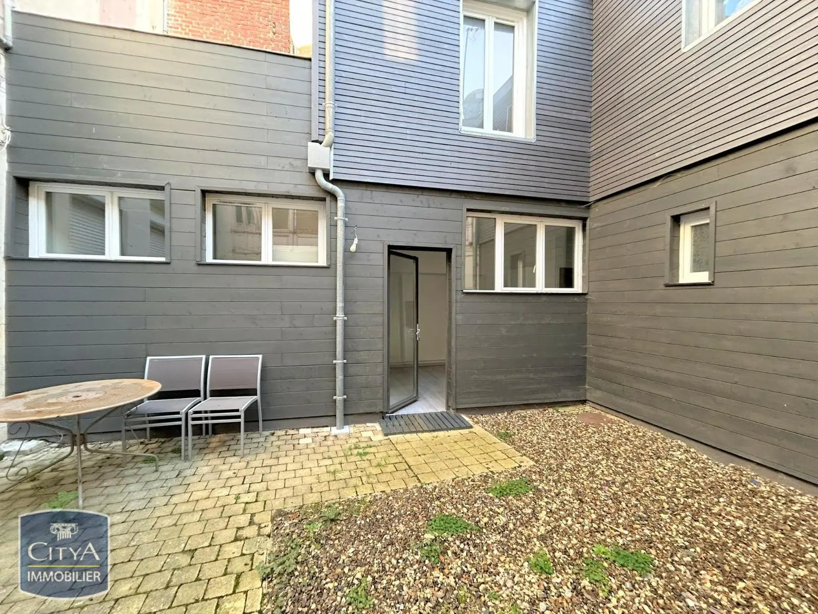 Photo 1 Appartement 1 pièce 23.76m²