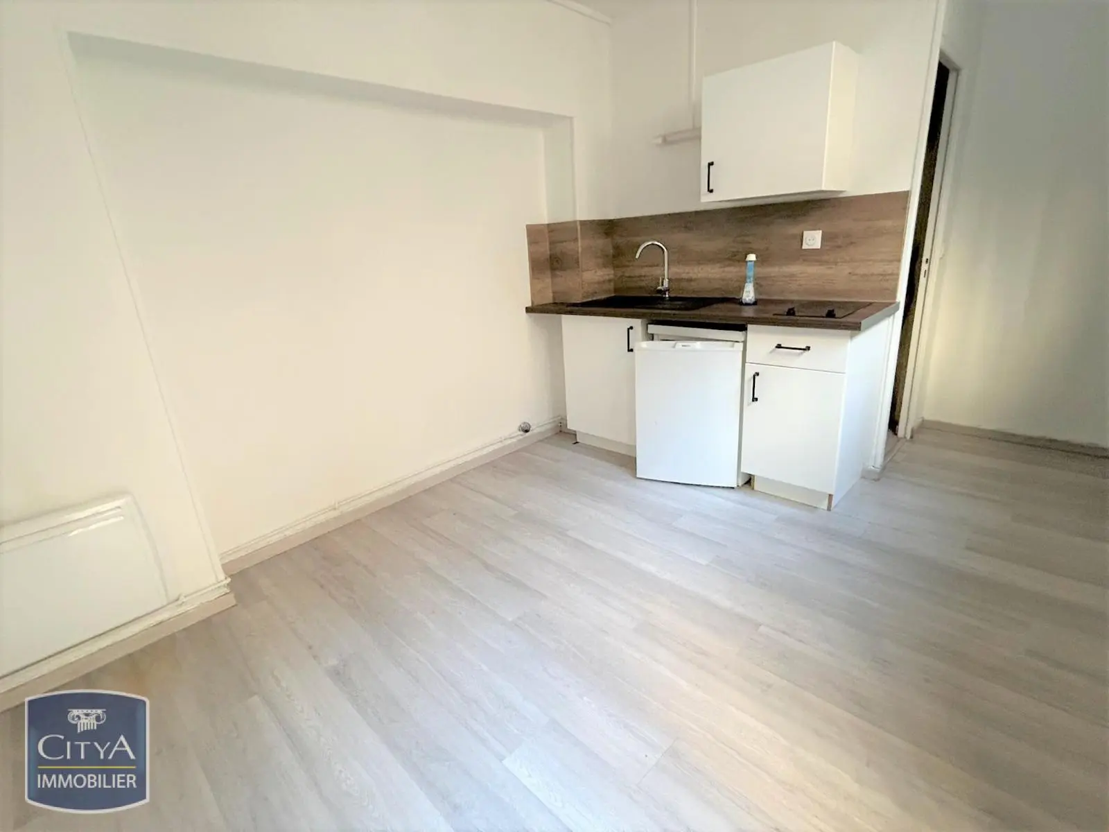 Photo 2 Appartement 1 pièce 23.76m²