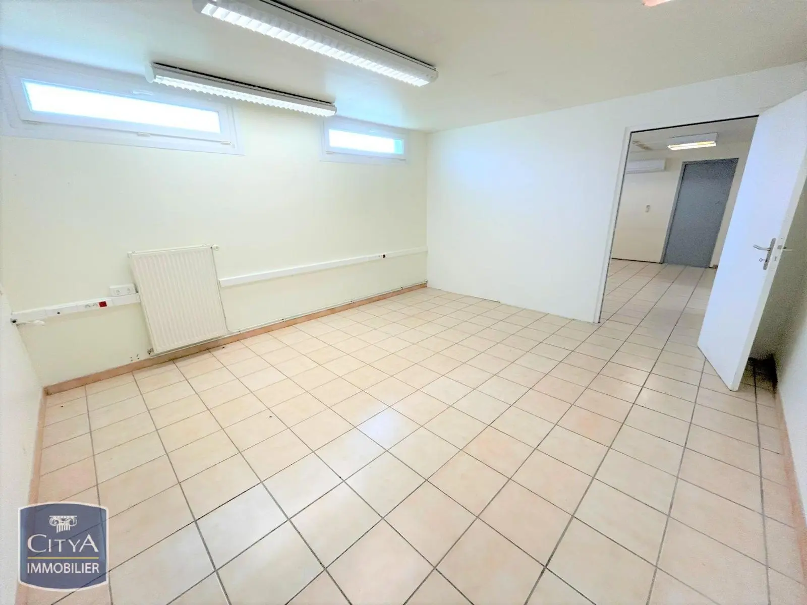 Photo 8 Local Professionnel 13 pièces 377m²