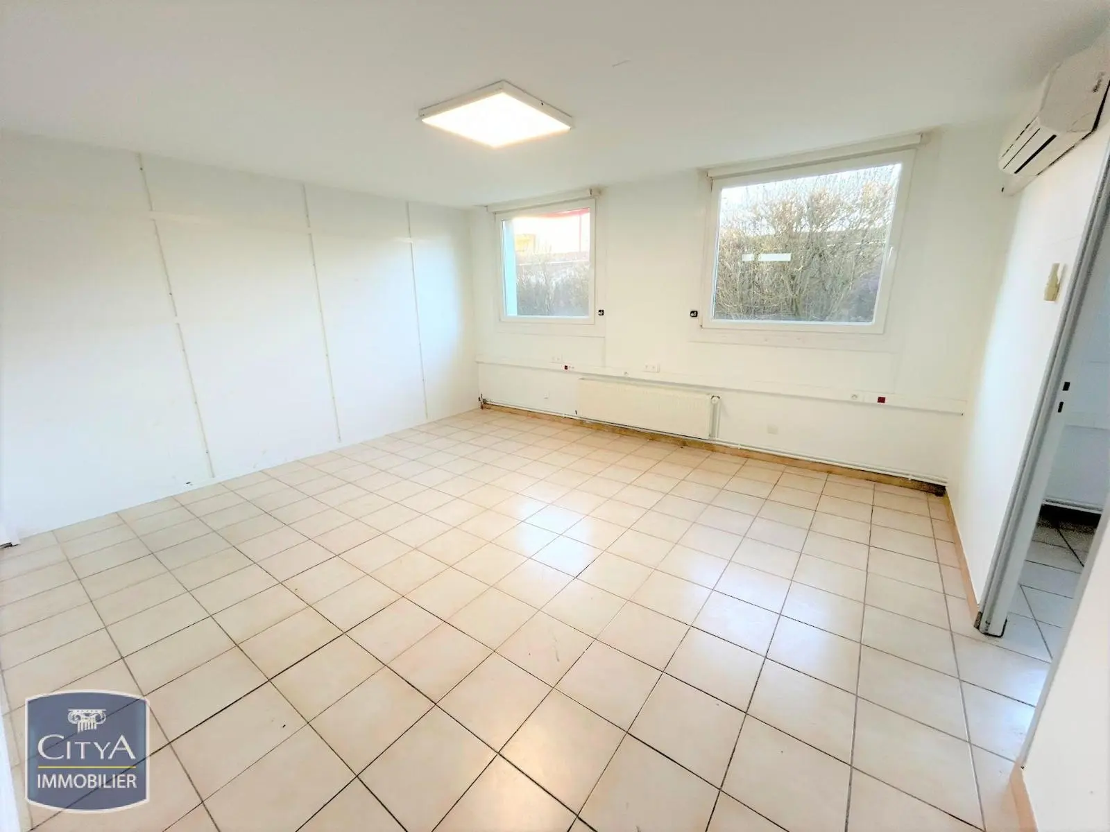 Photo 12 Local Professionnel 13 pièces 377m²