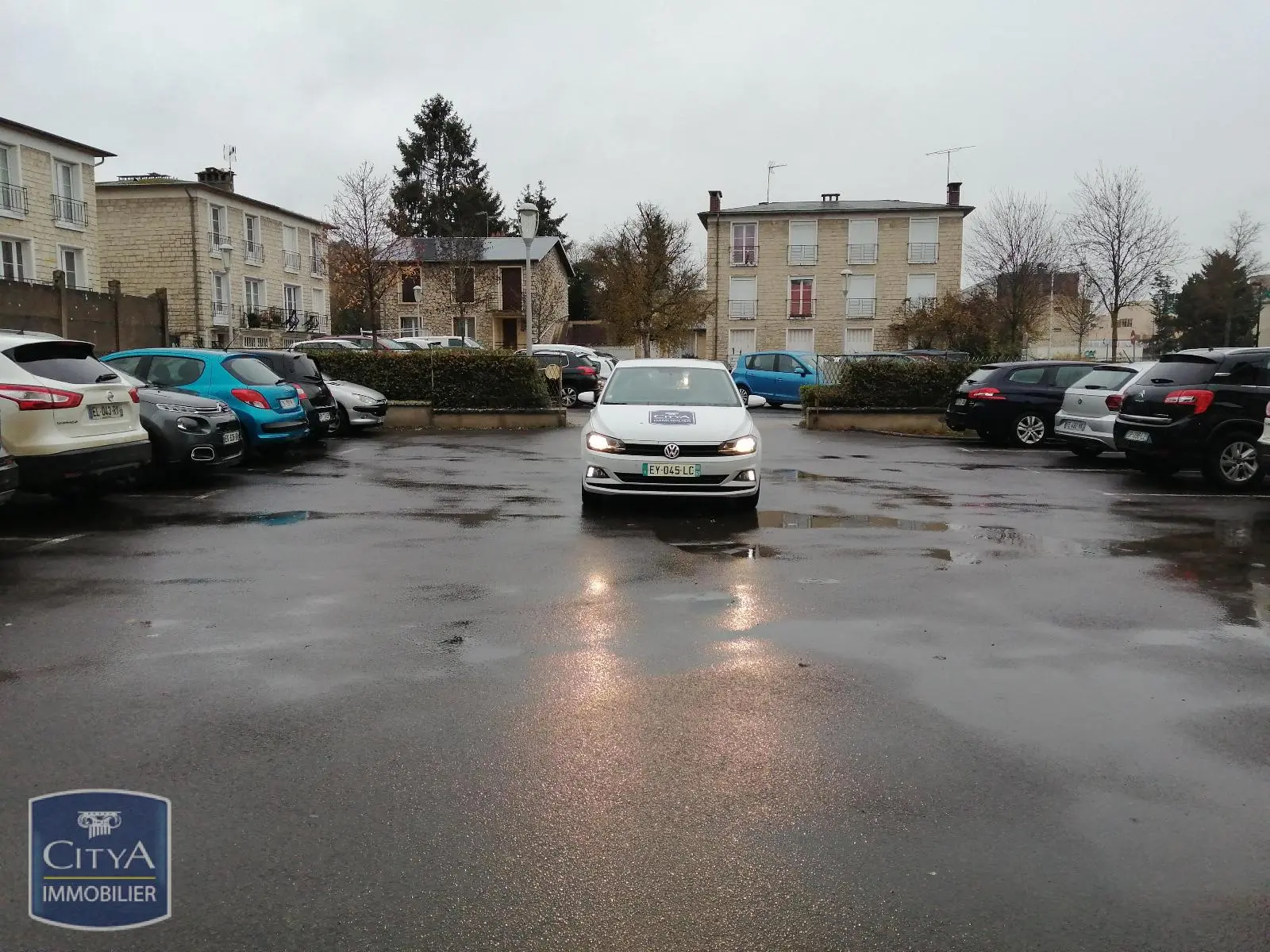 Photo 1 Parking
