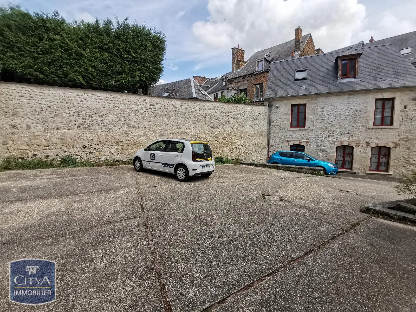 Photo 2 Parking