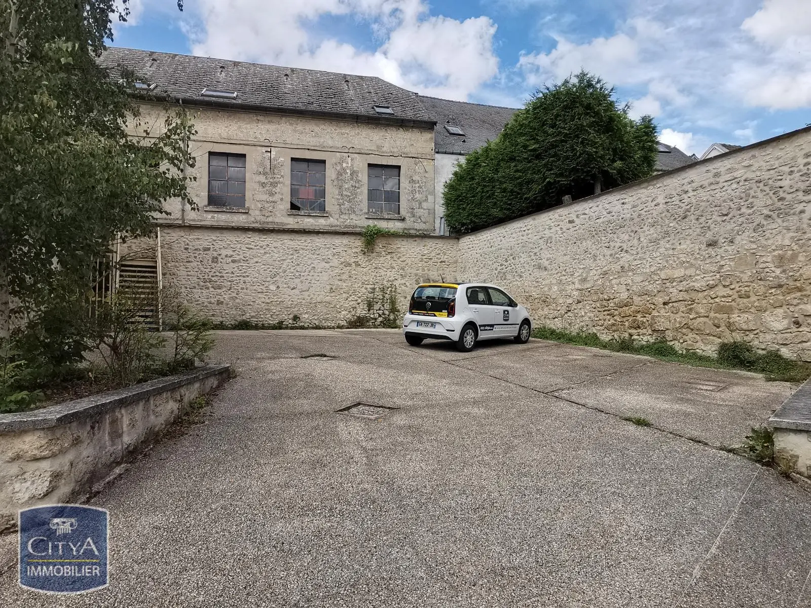 Photo 1 Parking