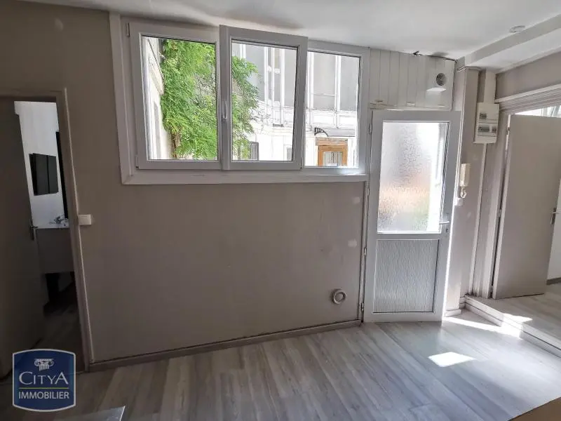 Photo 3 Appartement 1 pièce 23.76m²