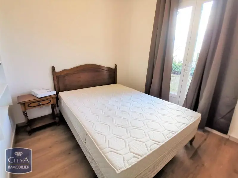Chambre meublée