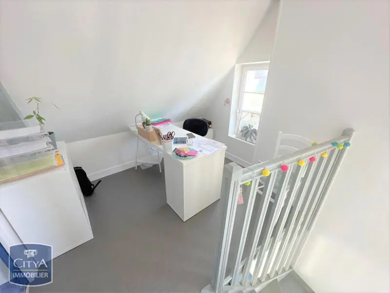 Palier mezzanine pouvant faire office de bureau