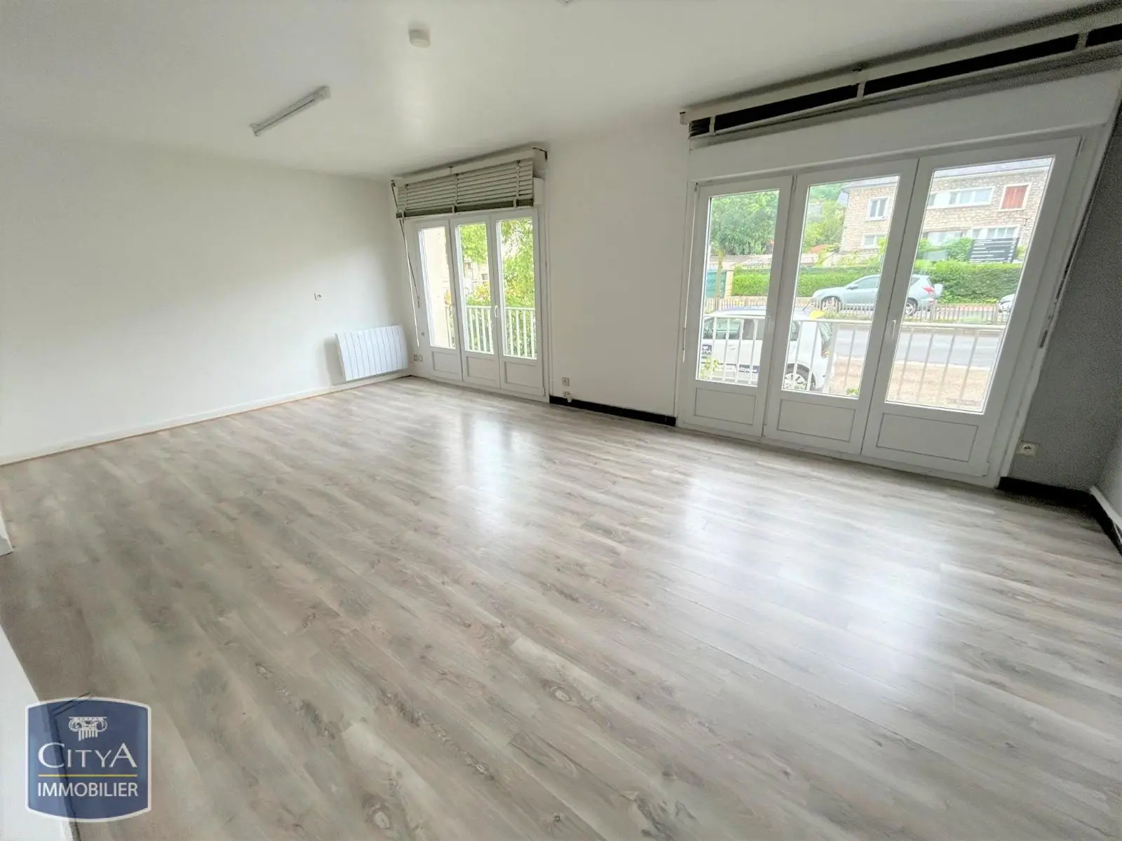 Photo 1 Local Professionnel 2 pièces 49.83m²
