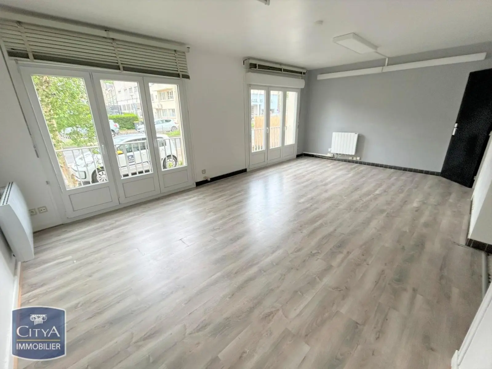 Photo 2 Local Professionnel 2 pièces 49.83m²