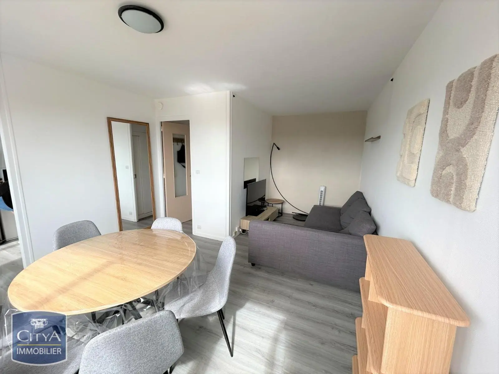 Photo 2 Appartement 1 pièce 31.81m²