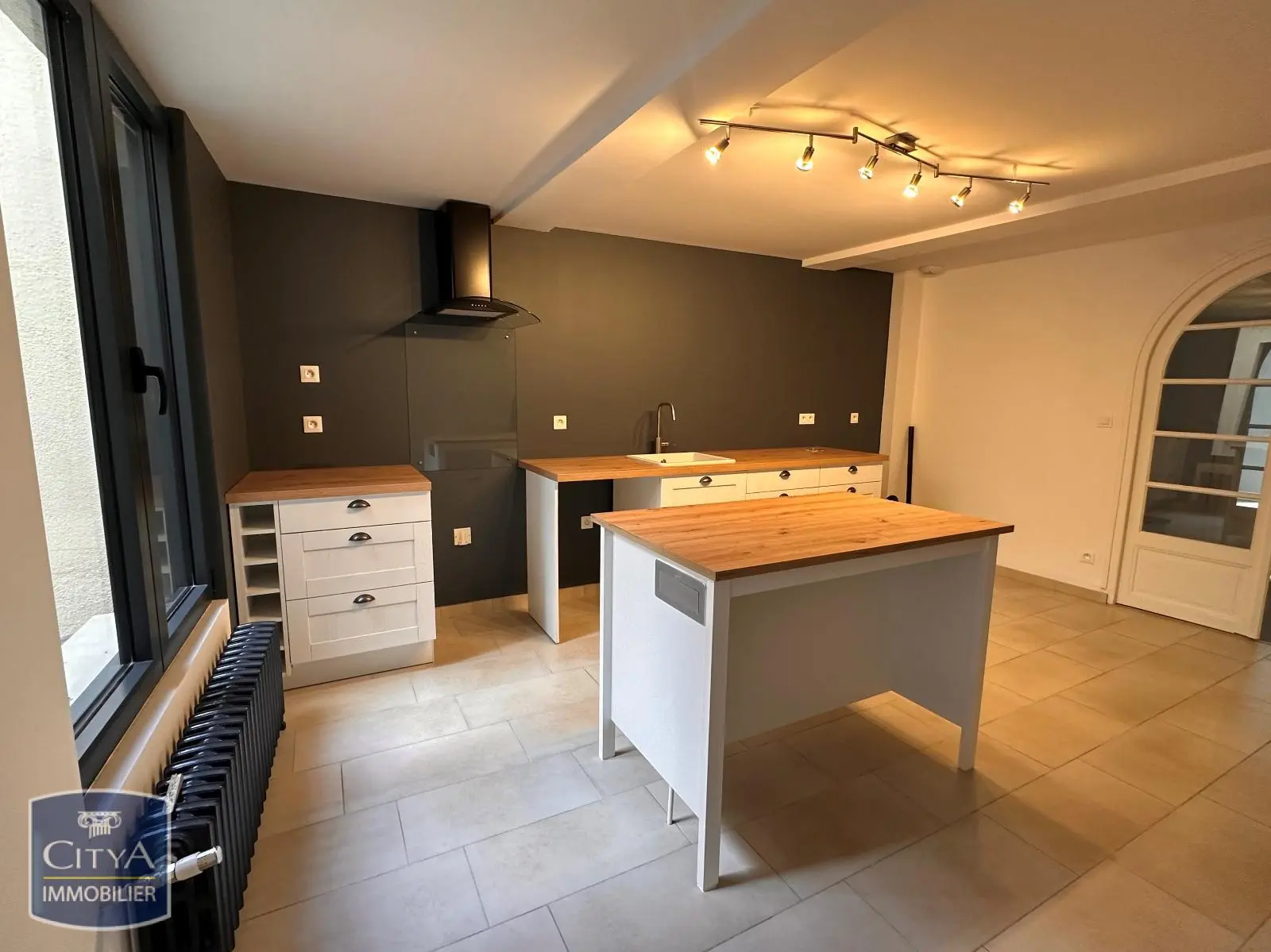Photo 1 Appartement 4 pièces 110.48m²