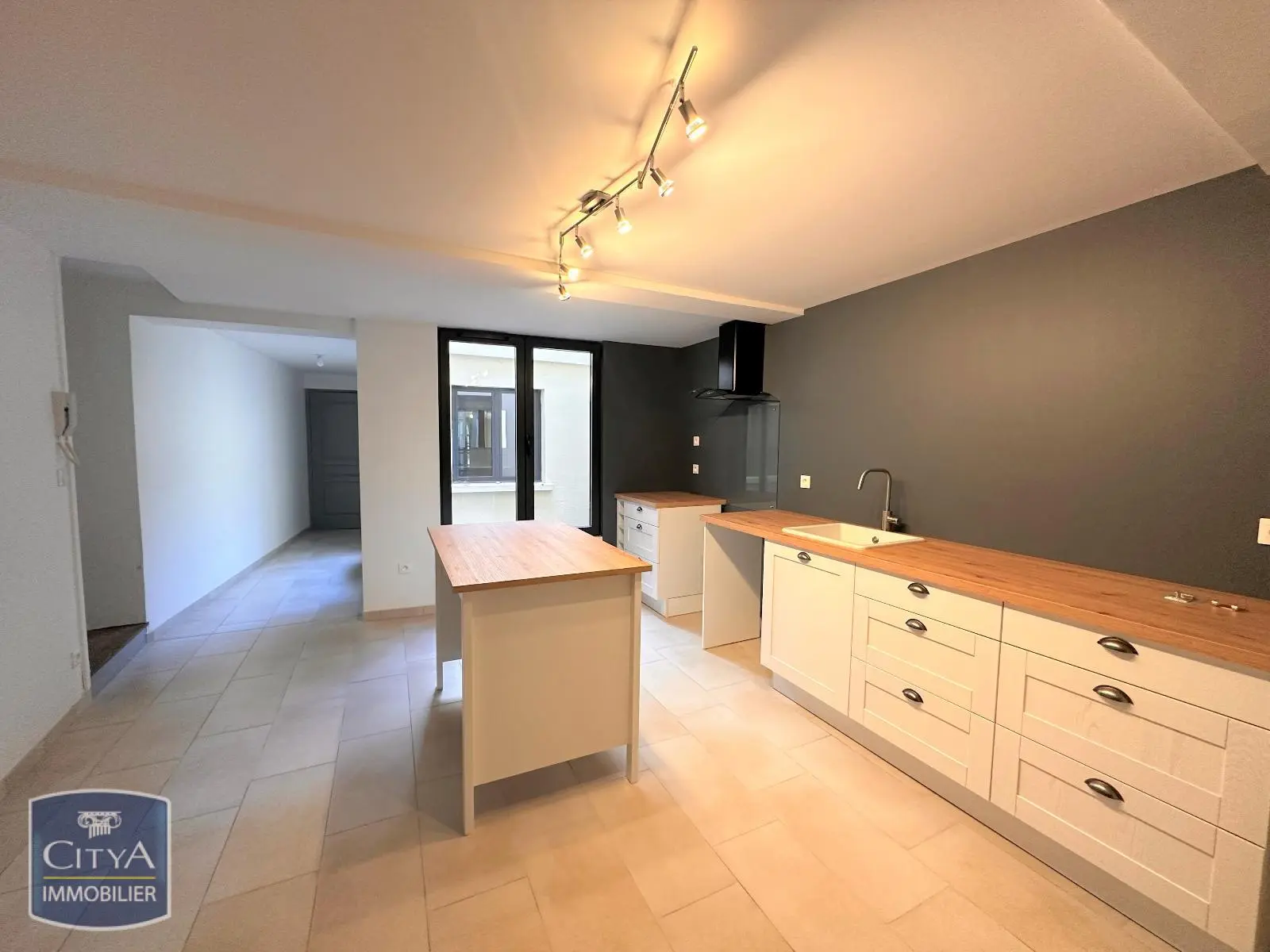 Photo 2 Appartement 4 pièces 110.48m²