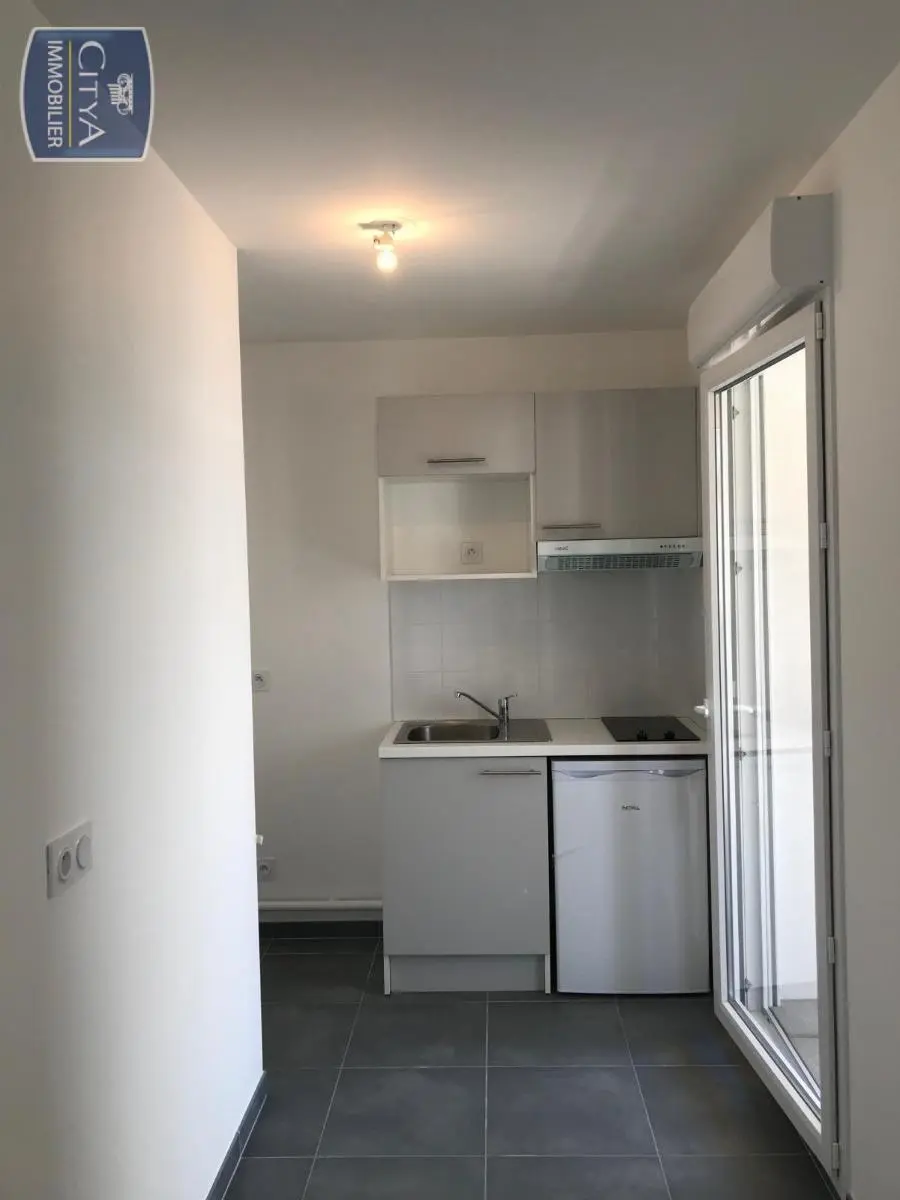 Photo 2 Appartement 1 pièce 27.89m²