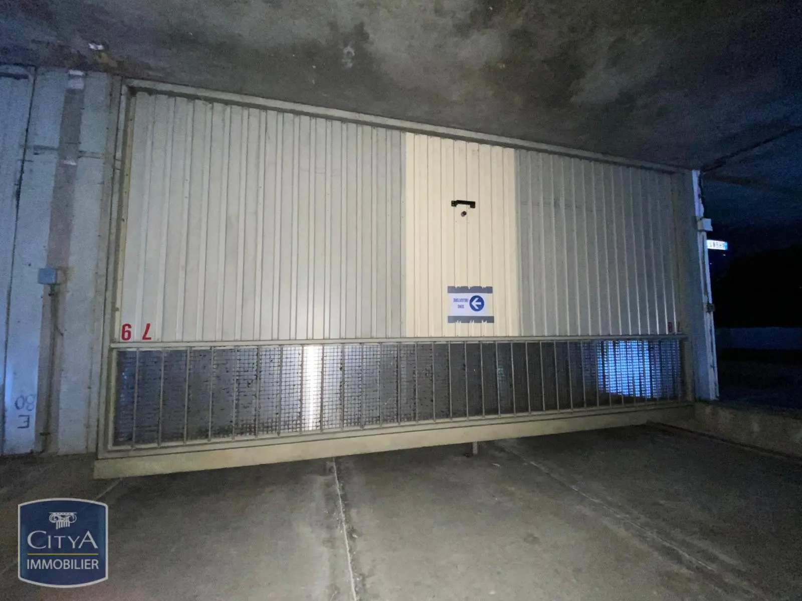 Photo 2 Parking