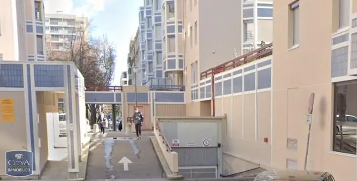 Photo 1 Parking