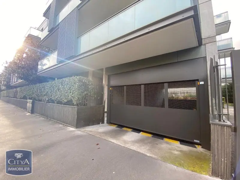 Photo 1 Parking
