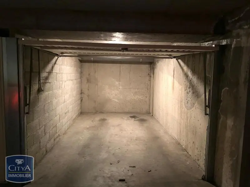 Photo 2 Parking