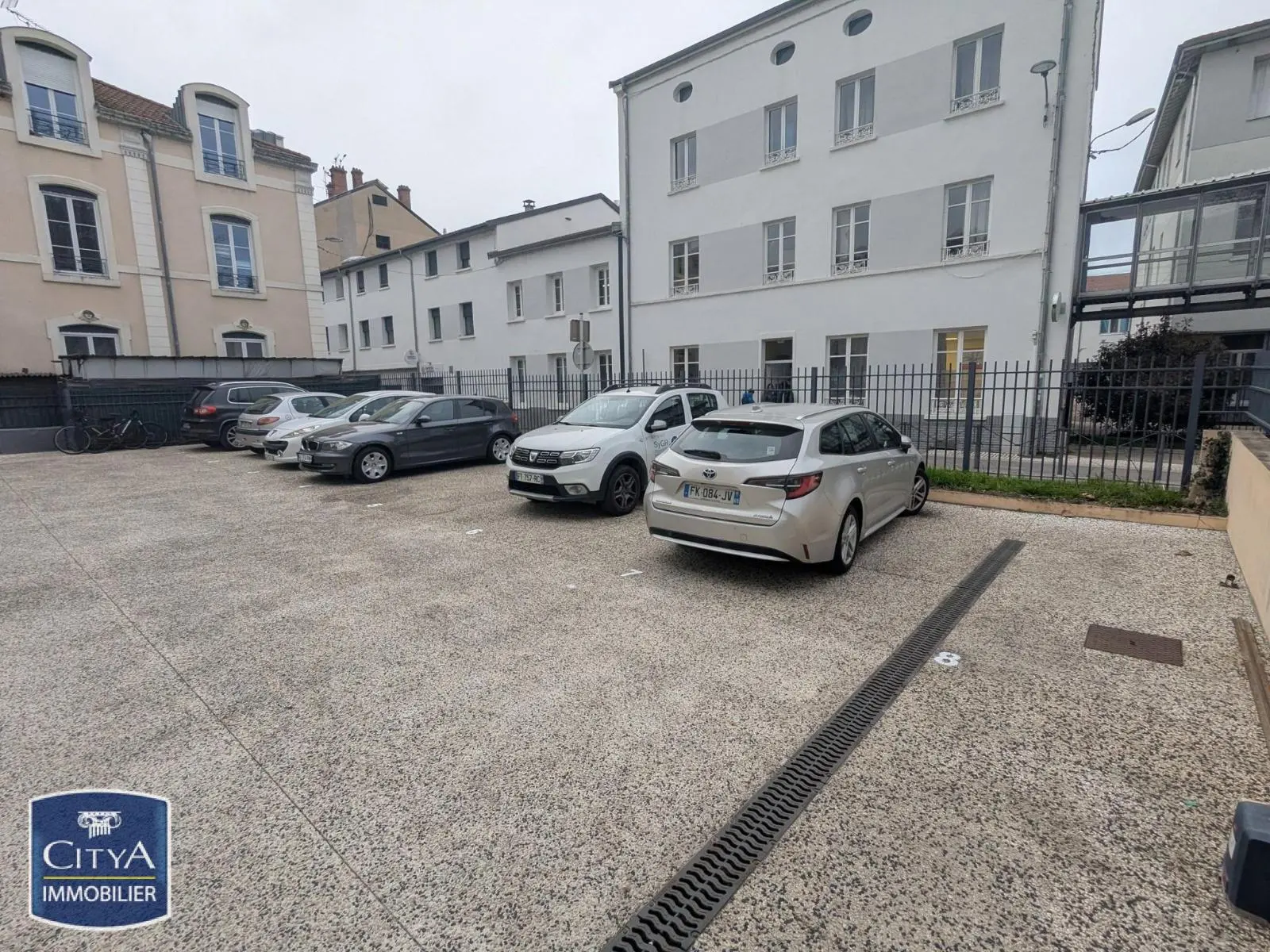Photo 1 Parking
