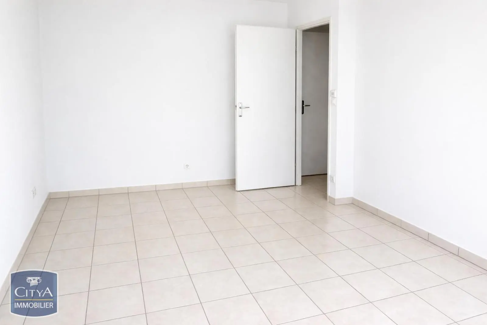 Photo 3 Appartement 1 pièce 28.48m²