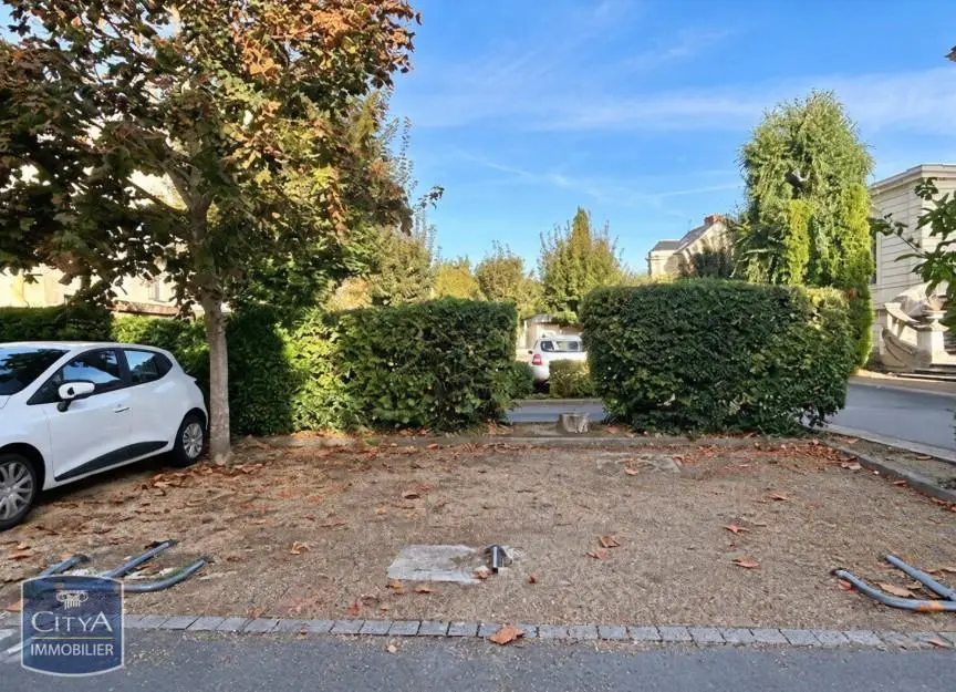 Photo 1 Parking